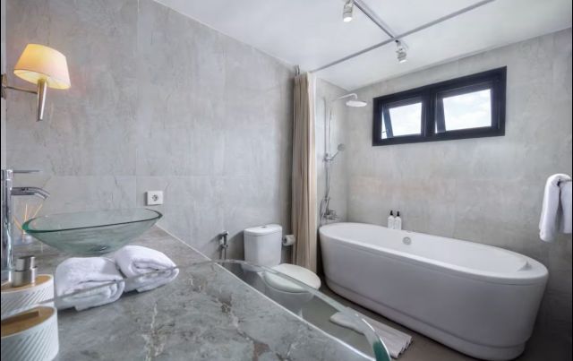 4 Bedroom Modern Tropical Villa in Prime Canggu Batubolong - Image 13