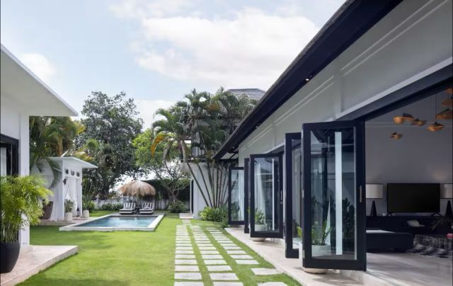 4 Bedroom Modern Tropical Villa in Prime Canggu Batubolong - Image 18