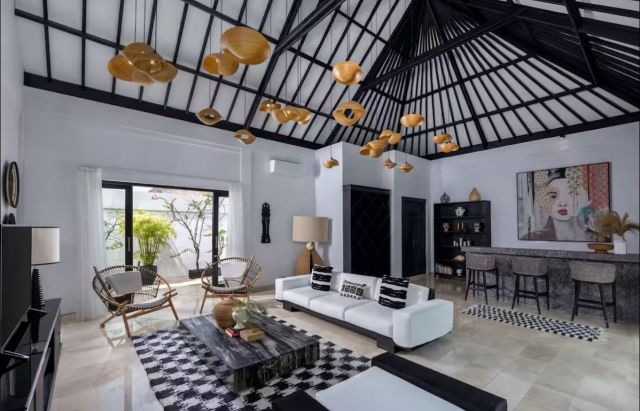 4 Bedroom Modern Tropical Villa in Prime Canggu Batubolong - Image 19
