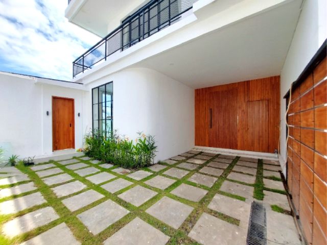 Leasehold Villa 30 Years in Padonan Canggu – 5 Bedrooms with Rooftop - Image 10