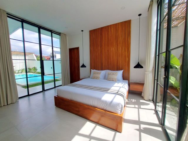 Leasehold Villa 30 Years in Padonan Canggu – 5 Bedrooms with Rooftop - Image 12