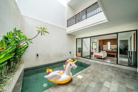 Brand New Modern Tropical Villa in Tumbak Bayuh - Image 29