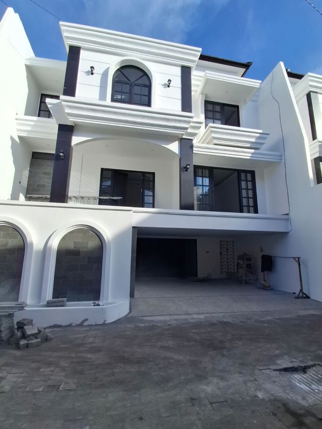 Luxury 3-Storey House in Tukad Pakerisan Panjer Denpasar - Image 1