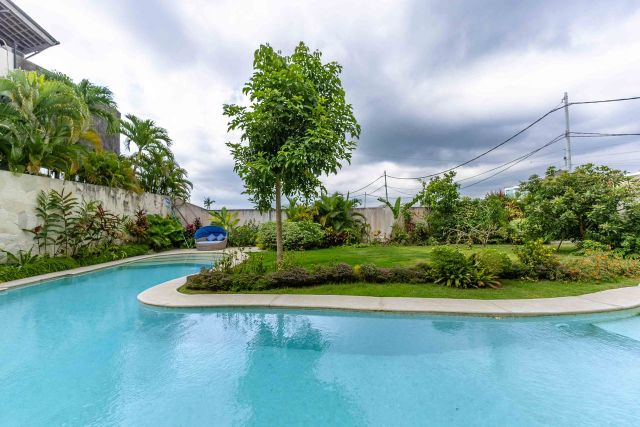 Luxury Freehold Beachfront Estate in Mengening Cemagi - Image 4