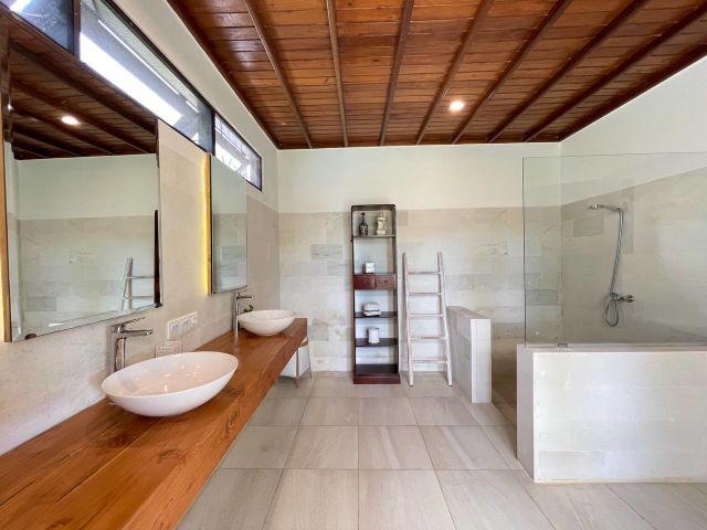 Fascinating Ocean View Villa in Uluwatu - Image 22