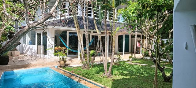 Classic 3-Bedroom Villa with Large Pool & Garden – Berawa, Canggu - Image 1