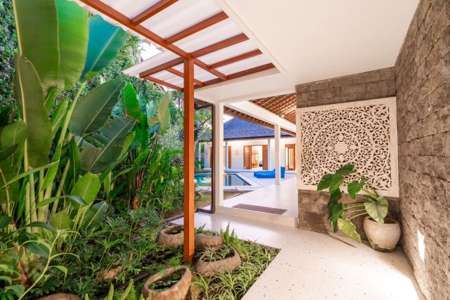 Modern Luxury Freehold Villa 4 Bedrooms Near Echo Beach in Batu Bolong, Canggu, Bali - Image 2
