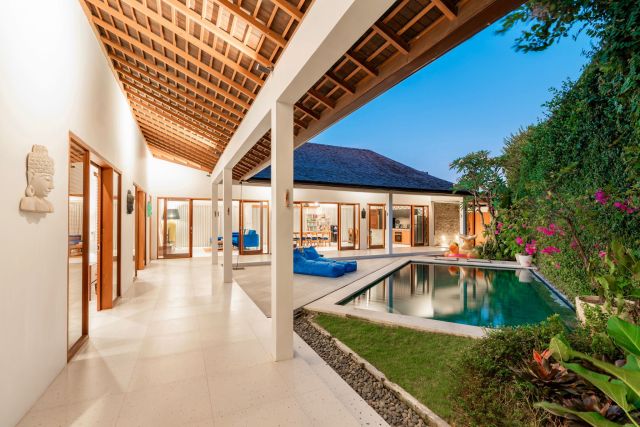Modern Luxury Freehold Villa 4 Bedrooms Near Echo Beach in Batu Bolong, Canggu, Bali - Image 14