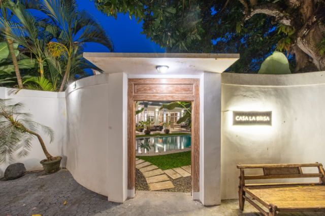 Villa 5 Bedrooms with Garage for Sale in Batu Beliq Area, Seminyak, Bali - Image 3