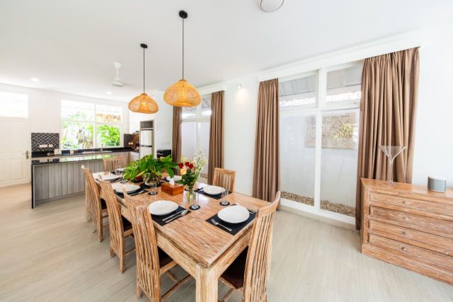 Villa 5 Bedrooms with Garage for Sale in Batu Beliq Area, Seminyak, Bali - Image 5