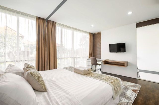 Freehold Villa 3 Bedrooms with Pool in Semer, Kerobokan, Bali - Image 4