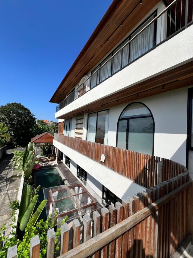 Luxury Freehold Villa 4 Bedrooms with Rice Field View — Price Reduced to IDR 10.8 Billion in Pererenan, Bali - Image 2