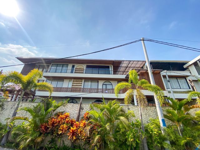 Luxury Freehold Villa 4 Bedrooms with Rice Field View — Price Reduced to IDR 10.8 Billion in Pererenan, Bali - Image 3