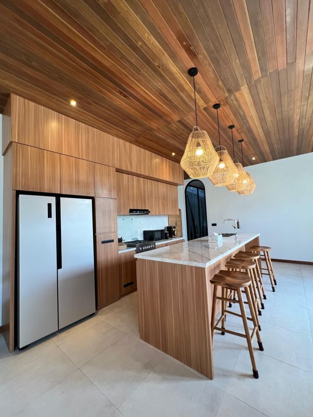 Luxury Freehold Villa 4 Bedrooms with Rice Field View — Price Reduced to IDR 10.8 Billion in Pererenan, Bali - Image 9