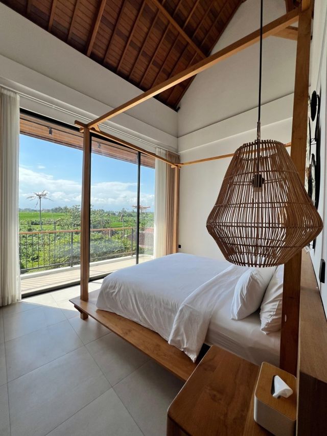 Luxury Freehold Villa 4 Bedrooms with Rice Field View — Price Reduced to IDR 10.8 Billion in Pererenan, Bali - Image 32