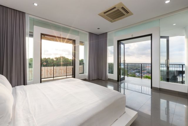 Extraordinary Cliffside Luxury Villa 5 Bedrooms with Full Ocean & Canyon Views in Bali - Image 3