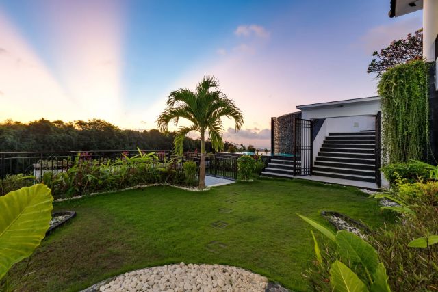 Extraordinary Cliffside Luxury Villa 5 Bedrooms with Full Ocean & Canyon Views in Bali - Image 15