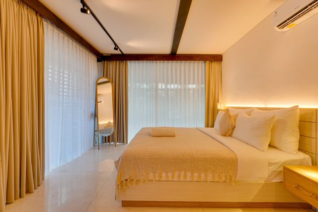 Income-Producing Freehold Villa 4+1 Bedrooms with Proven Airbnb Track Record in Padang Linjong, Canggu, Bali - Image 2