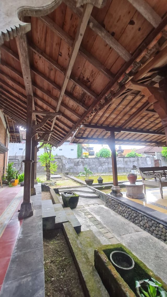 605 m² Land with Existing Wooden Villa Near Berawa Beach, Canggu - Image 2