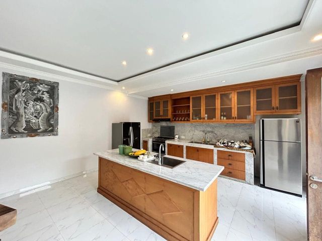 4-Bedroom Villa in Seminyak Near Sunset Road & Trans Hotel - Image 4