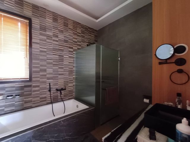Brand New Villa Near Pantai Saba – Freehold or 25-Year Leasehold, Price Reduced - Image 5