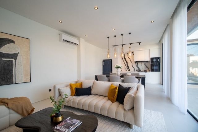 Modern Tropical Villa in Canggu Berawa – Paddy Field View, Freehold or Leasehold - Image 3