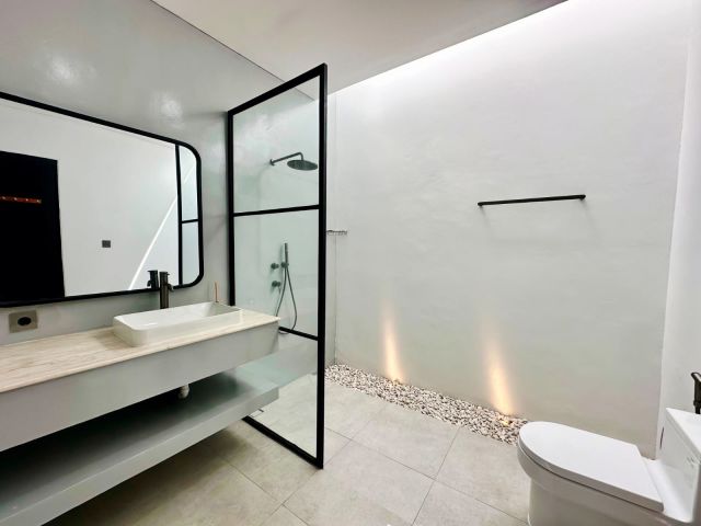 Modern Minimalist Villa in Pererenan, Canggu (VCM098) - Image 11