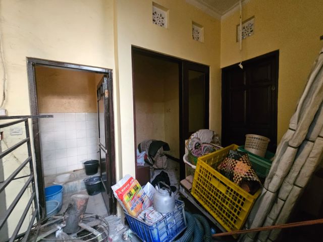 Land with Bonus 2-Story House in Semer, Kerobokan - Image 13