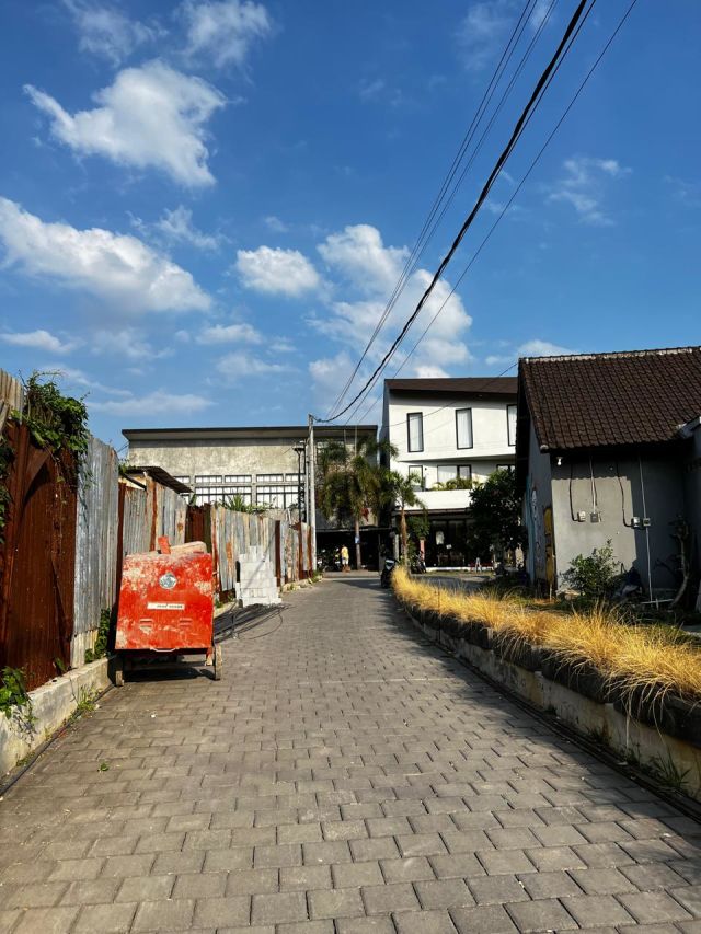 300 m² Freehold Land for Sale in Canggu Batu Bolong - Image 2