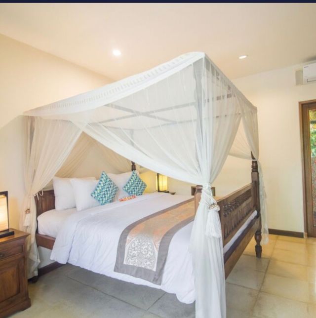 Freehold Villa in Batu Belig, Bali - Image 4