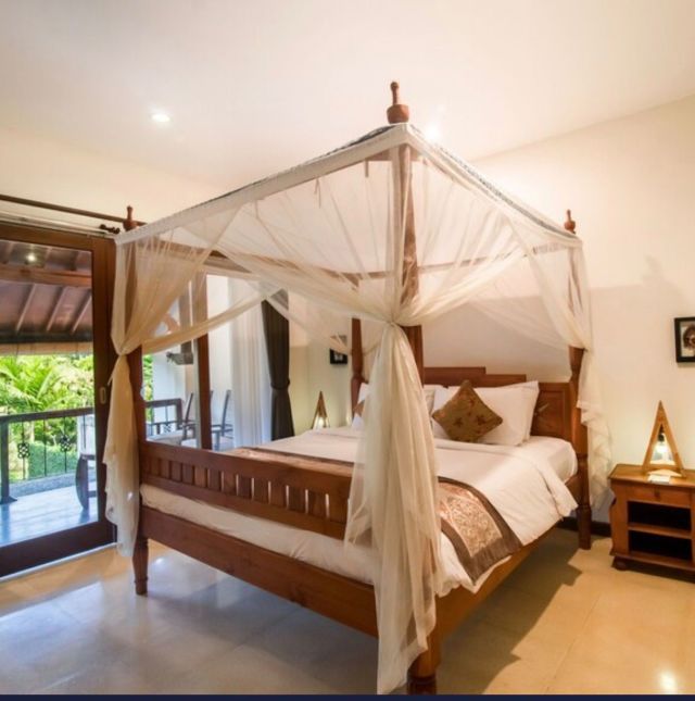Freehold Villa in Batu Belig, Bali - Image 15