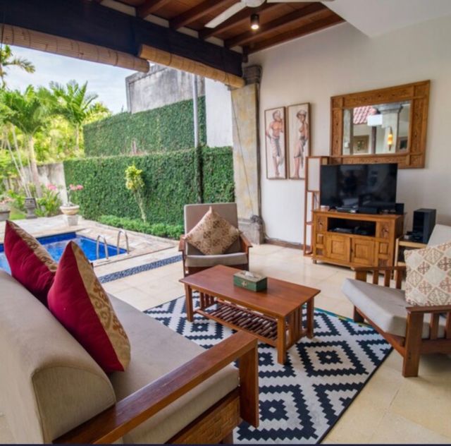 Freehold Villa in Batu Belig, Bali - Image 17