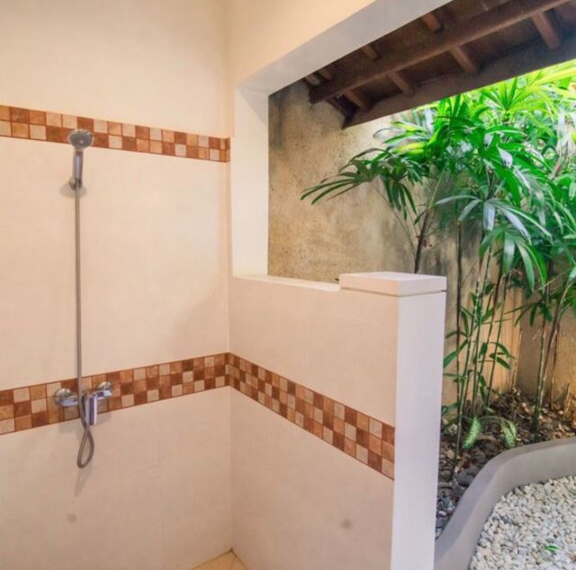 Freehold Villa in Batu Belig, Bali - Image 20