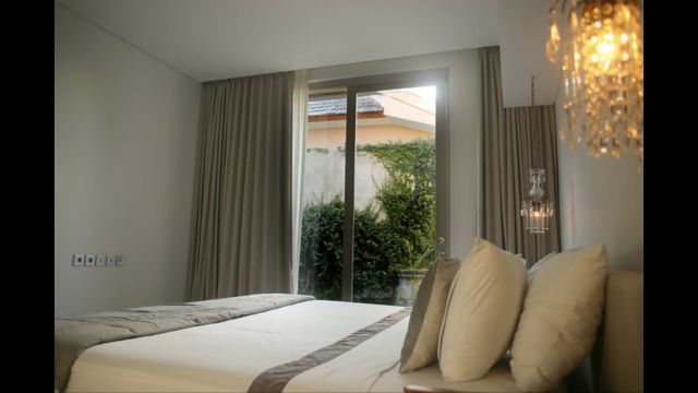 Freehold Villa on Main Road in Berawa, Canggu, Bali - Image 23
