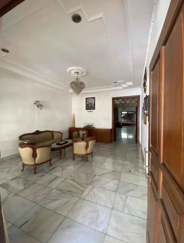 Luxury House in Central Denpasar, Near Level 21 - Image 9