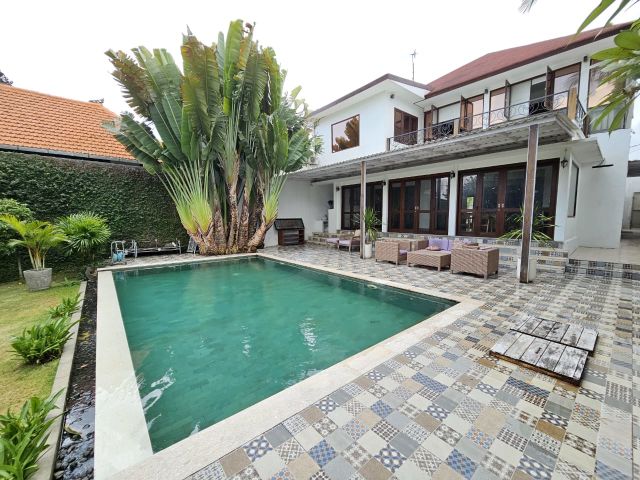 Colonial Design 5-Bedroom Villa Near Tumbakbayuh, Canggu - Image 1