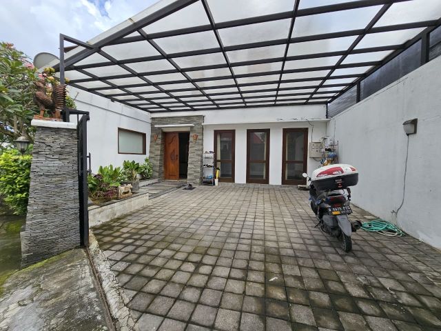 Colonial Design 5-Bedroom Villa Near Tumbakbayuh, Canggu - Image 5