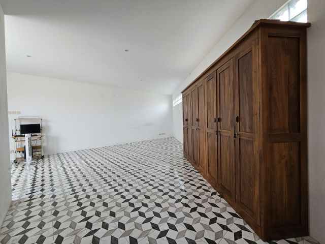 Colonial Design 5-Bedroom Villa Near Tumbakbayuh, Canggu - Image 7