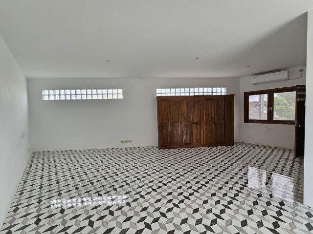 Colonial Design 5-Bedroom Villa Near Tumbakbayuh, Canggu - Image 16