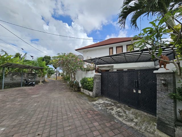 Colonial Design 5-Bedroom Villa Near Tumbakbayuh, Canggu - Image 21