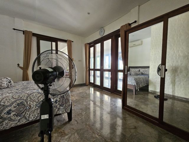 Colonial Design 5-Bedroom Villa Near Tumbakbayuh, Canggu - Image 29