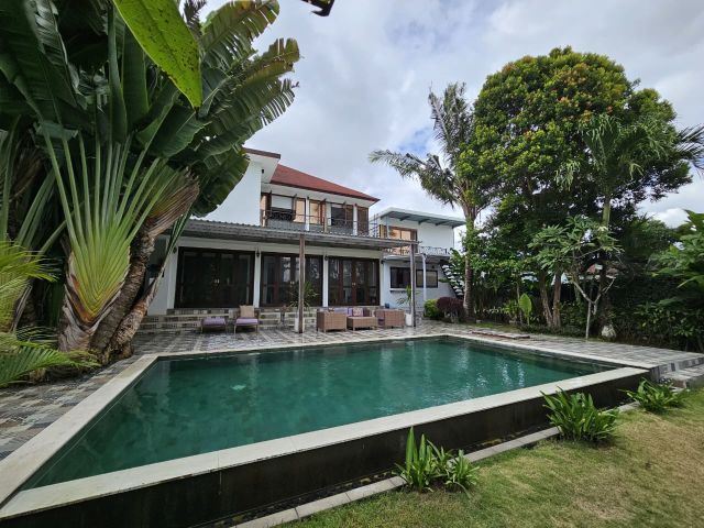 Colonial Design 5-Bedroom Villa Near Tumbakbayuh, Canggu - Image 30