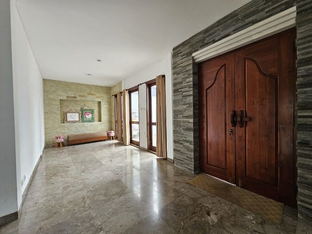 Colonial Design 5-Bedroom Villa Near Tumbakbayuh, Canggu - Image 33