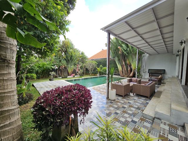 Colonial Design 5-Bedroom Villa Near Tumbakbayuh, Canggu - Image 36