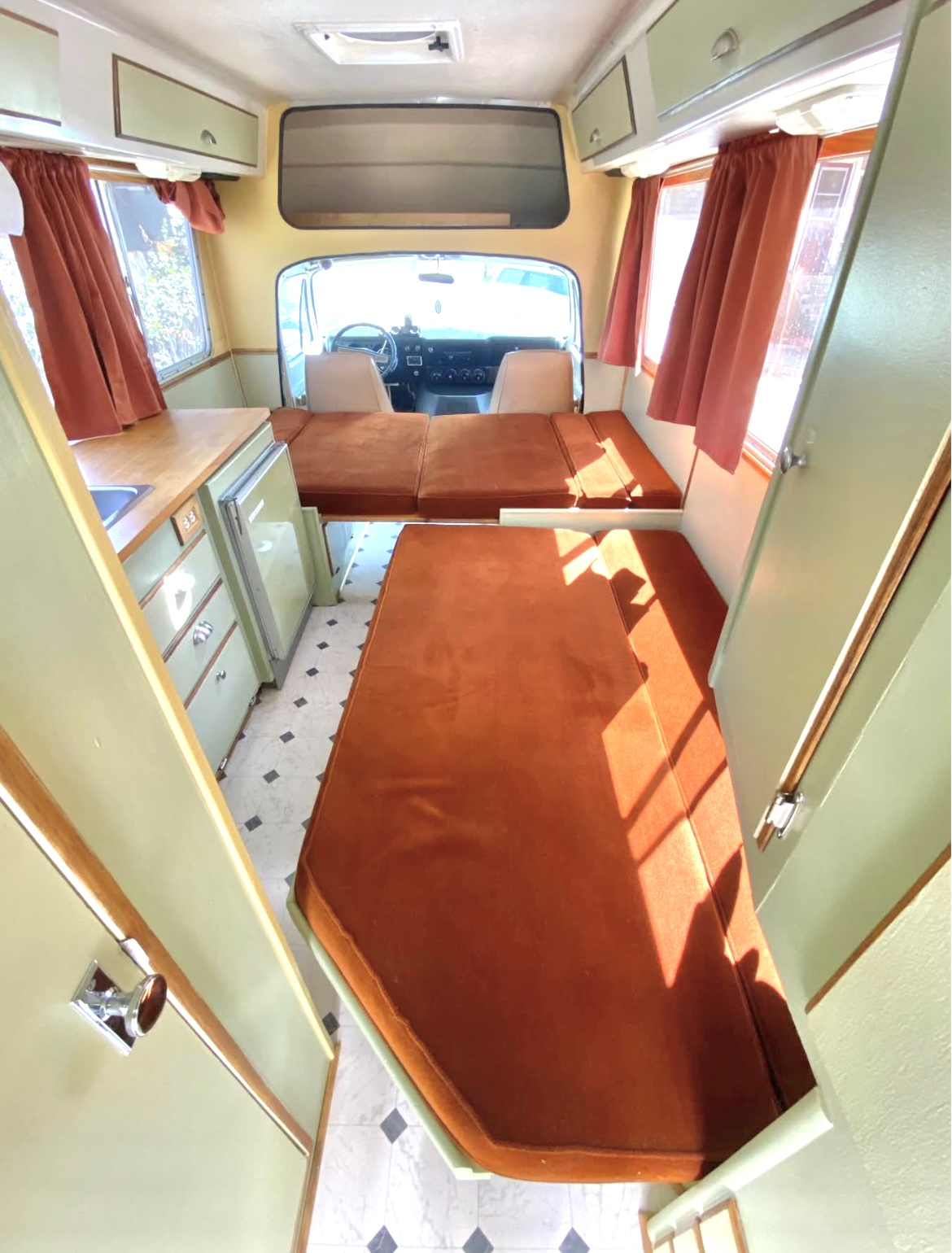 Road Roamer – Camper Vans & DIY Favorites