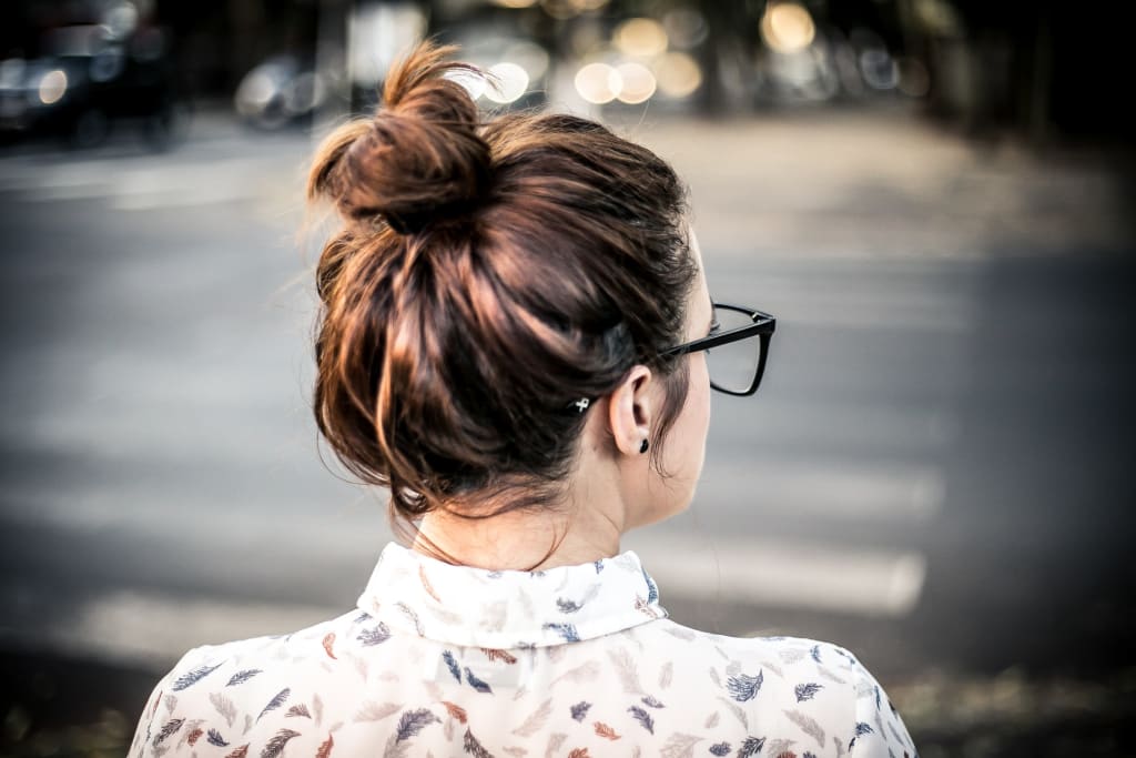 Messy bun makes beat Quick and easy hairstyles for lazy girls