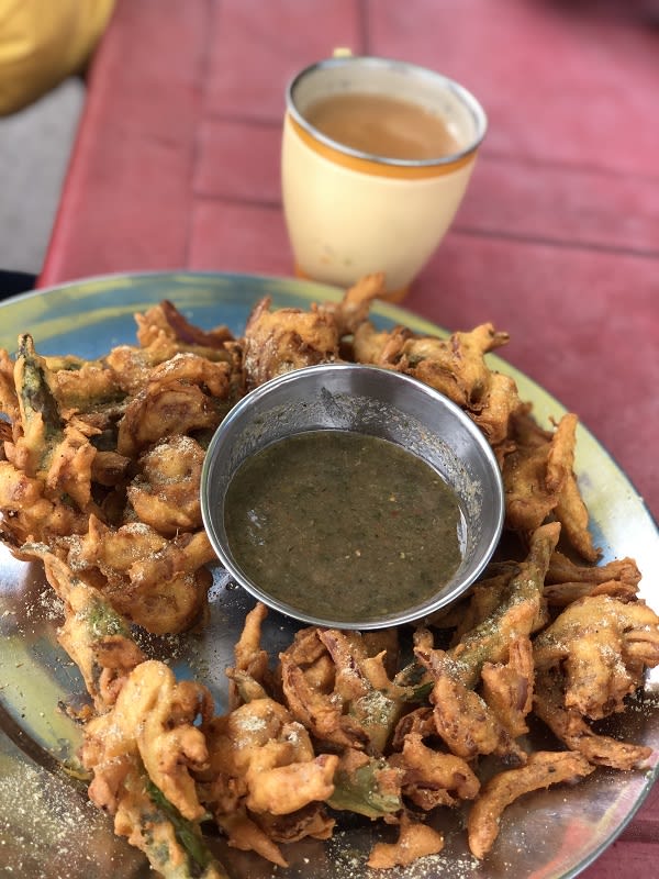 Food to eat in Dharamshala - Pakoras and tea