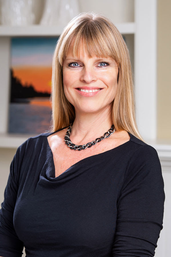 Deanna's-Head-shot-2022