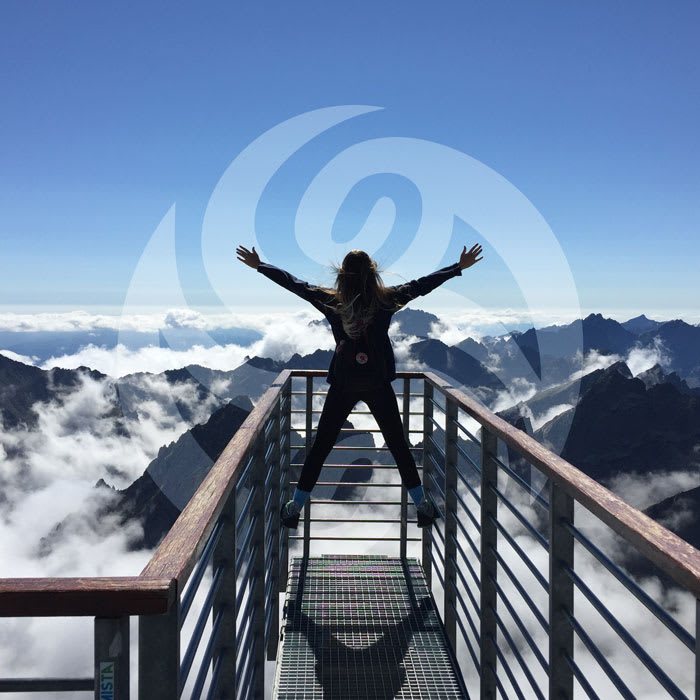 power girl swirl square