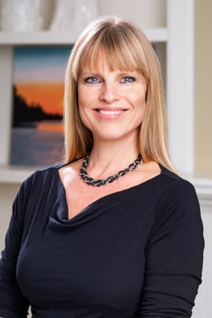 Deanna's-Head-shot-2022